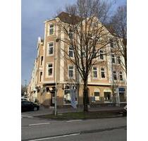 Willkommen in dieser charmanten 2-Zimmer-Wohnung im Herzen von Kiel, die durch ihre durchdachte Aufteilung und moderne Ausstattung überzeugt. Die Wohnung befindet sich im 2. Obergeschoss eines...