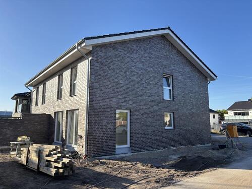 Foto - Erstbezug! Moderne Doppelhaushälfte in KFW-40-Standard mit Garten und Garage!
