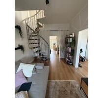 Frisch renovierte 2,5-Zimmer Maisonette Wohnung in ruhiger Lage - Düsseldorf Stadtbezirk 9