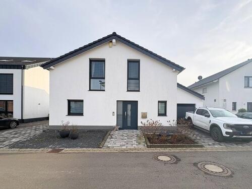 Foto - Modernes Einfamilienhaus mit großem Grundstück