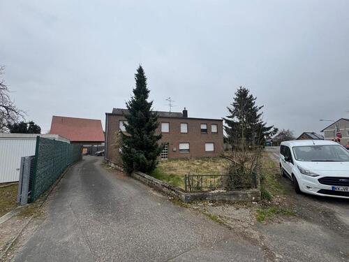 Foto - Charmantes Ein- bis Zweifamilienhaus mit 3 Garagen und Halle