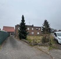 Charmantes Ein- bis Zweifamilienhaus mit 3 Garagen und Halle - Viersen Boisheim