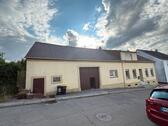 Foto - Sanierungsbedürftiges Einfamilienhaus mit Scheune, Stall und groß