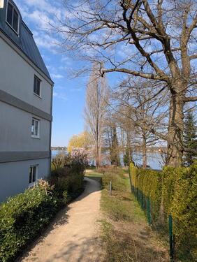 Foto - Ab sofort - renovierungsbedürftige(!) 1 Raum Wohnung mit Terrasse und Seeblick auf Wassergrundstück