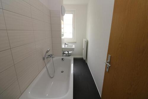 Foto - Pack die Badehose ein…helle 3-RW mit Wanne u. Balkon!!!