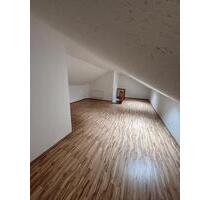 Helle Dachgeschoss-Maisonettewohnung in KarlskampStrombach - Gummersbach Berstig Süd