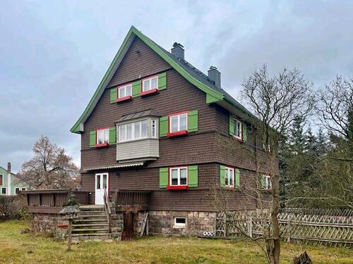 Foto - Großzügiges 10-Zi. Holzhaus in Top Lage + große GarageWerkstatt