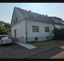 Doppelhaushälfte mit Garage in ruhiger Familienlage - Rehlingen-Siersburg