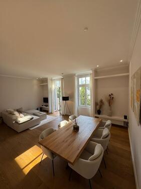 Foto - Zwei Zimmer Altbauwohnung mit Einbauküche und Balkon