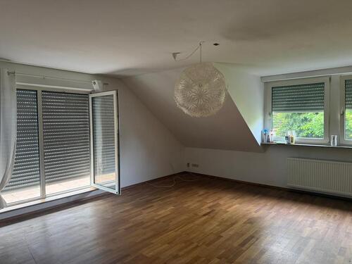 Foto - Schöne helle DG-Wohnung - 800,00&nbsp;EUR Kaltmiete, ca.&nbsp; 90,00&nbsp;m&sup2;