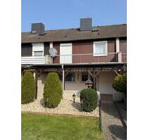 Reihenmittelhaus mit Garten, Dachausbau & 2 Garagen - Nordhorn