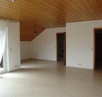Großzügige 2,5 Zimmer Wohnung in 2 Fam. Haus - Einhausen