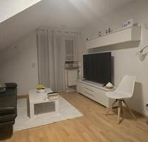 2-Zimmer-Dachgeschoss-Wohnung mit Balkon in kleiner Wohnanlage - Ahorn