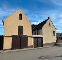 Kleiner Dreiseithof Haus mit Garage und Scheune - Hohenleuben