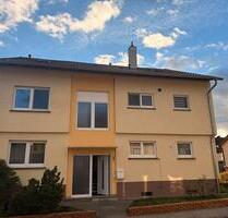 3 Zimmer, große Wohnküche mit Einbauküche und Balkon - Bretten