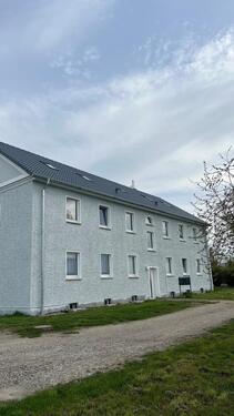 Foto - Sanierte und großzügige 4-Raum-Wohnung in idyllischer Dorflage.