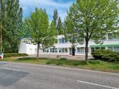 Foto - Büro Halle Lagerflächen Stellplätze für Wohnwagen Boote Pkw