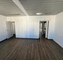 Unmöbliertes 24 m² Büro im Zentrum Stuttgarts – WLAN, Küche, sofort verfügbar