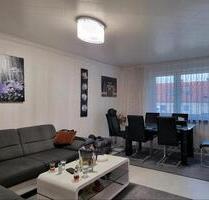 Modernisierte 3 Zimmer Wohnung mit 2 Garagen in 37081 Göttingen