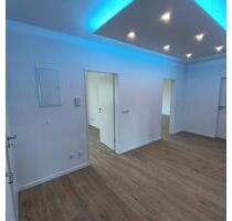 Renovierte 4-Zi.-Wohnung in Augsburg: Balkon, TG-Stellpl., Küche