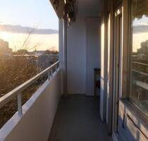 Frisch renovierte 2-Zimmer-Wohnung mit Panoramablick & Südbalkon - Nürnberg Zerzabelshof