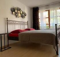 Möblierte 1-Zimmer-Wohnung mit Terrasse in Altenplos - Heinersreuth