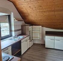 Charmante Dachgeschosswohnung in Kaltenholzhausen zu vermieten - Gückingen