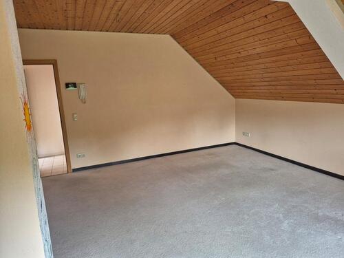Foto - 1 Zimmer Dachgeschoßwohnung zur Miete in Gückingen