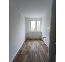frisch sanierte 2-Raumwohnung, Küche u. Bad mit Fenster - Halle (Saale) Halle-Neustadt