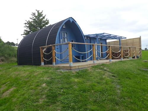 Foto - Schlaffass mit Nebengebäude ohne Grundstück