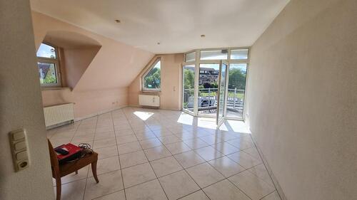 Foto - Helle 4-Zimmer-Dachgeschosswohnung mit Garage