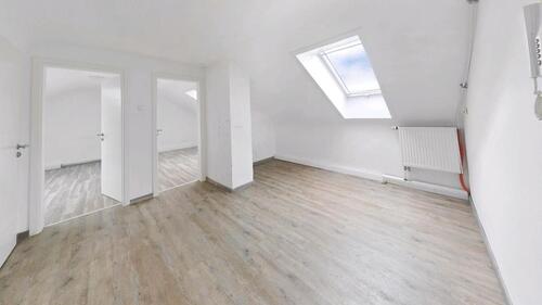 Foto - 5 Zimmer Dachgeschoss Wohnung 'Leerstehend'