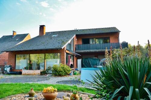 Foto - Großes Mehrfamilienhaus in bester Lage in Rheurdt 980m²Grundstück
