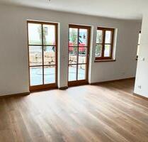 Exklusive, sonnendurchflutete 2,5 Zimmer-EG-Wohnung mit Terrasse - Reichling