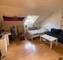 Uni-nahe 1-Zimmer-DG-Wohnung mit Küche, Keller und Stellplatz - Tübingen Schönblick / Winkelwiese