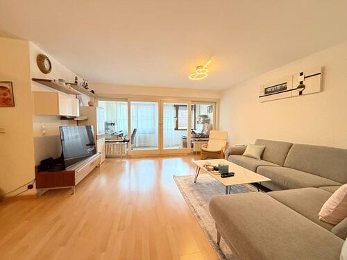 Foto - 3,5 Zimmer Wohnung in Sifi für 1 Jahr zu vermieten (teilmöbliert)