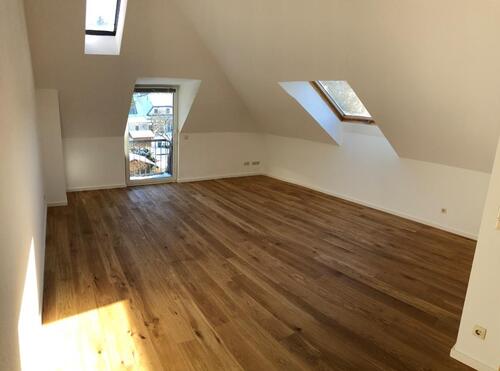 Foto - Helle Dachgeschosswohnung mit franz. Balkon und Stellplatz