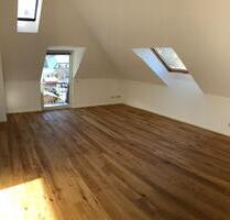 Helle Dachgeschosswohnung mit franz. Balkon und Stellplatz - Kleinmachnow