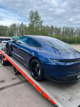 Foto - Stellplätze für Wohnmobile, Boote, PKW und LKW auf großem Hof!