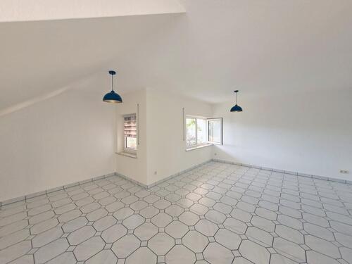 Foto - GEMÜTLICH!!! Herrliche 3- Zimmer-Dachgeschosswohnung mit Einbauküche und Fußbodenheizung