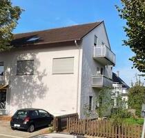 Komplett renovierte, geräumige 4 Zimmer-DG-Wohnung mit Küche, zentral in Mennighüffen - Löhne