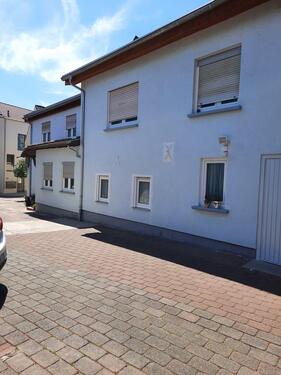 Foto - Einfamilienhaus mit Garage und Scheune