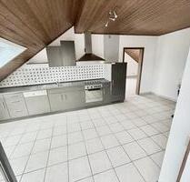 Sehr schöne, helle 2 12 Zimmer-Wohnung mit Dachbalkon - Idar-Oberstein