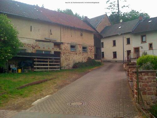 Foto - Dorfgehöft mit Garten und Scheune