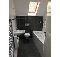 4,5 Zimmer Wohnung Dachgeschoss WHG renoviert ! Ab sofort 90qm - Duisburg Hamborn