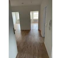 3 Zimmer Wohnung zu vermieten - 585,00&nbsp;EUR Kaltmiete, ca.&nbsp; 90,00&nbsp;m&sup2; in Hof (PLZ: 95032) Christiansreuth