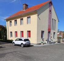 Erdgeschoss: Attraktive Gewerberäume (Büro- oder Praxisräume) in attraktiver Lage - Eschwege