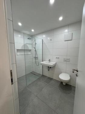 Foto - Modernes Einfamilienhaus mit eigenem Garten und viel Stauraum