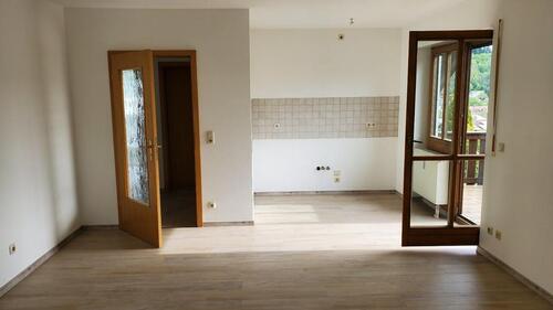 Foto - kleine 2 Zi-Whg mit großer Ausicht vom Balkon im DG