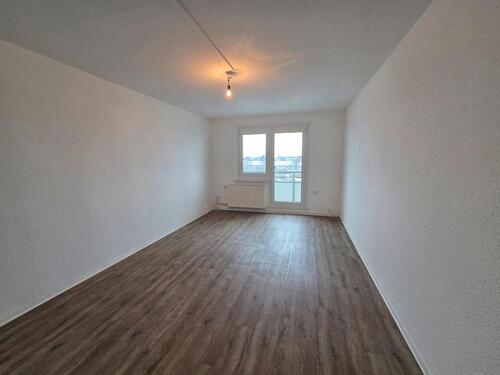 Foto - Ab 15.06. - endlich wieder eine 4-Raum-Wohnung mit Balkon! Jetzt schnell sein!